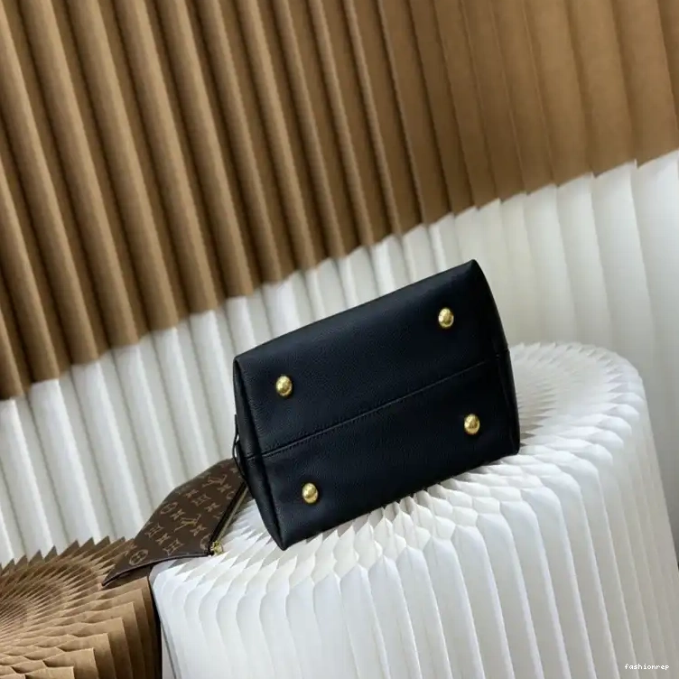 Fashionrep Bags 2408YA0078 LV 0703